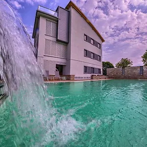 Hotel apartamentowy Rainbow, Colico